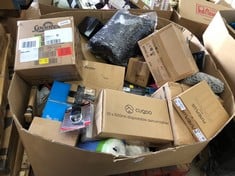 Lot 121  
            Edinburgh SR21 - Delivery Or Collection 

                
PALLET OF GENERAL GOODS TO INCLUDE POINT PLL BICYCLE RADIO BR 24.: LOCATION - ROW...