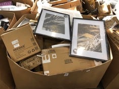 Lot 124  
            Edinburgh SR21 - Delivery Or Collection 

                
PALLET OF GENERAL GOODS TO INCLUDE WOODSIDE BOLT DOWN BOLT GRIP FENCE POST HOLDER...