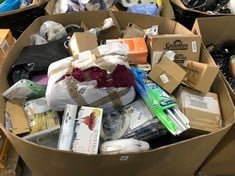 Lot 139  
            Edinburgh SR21 - Delivery Or Collection 

                
PALLET OF GENERAL GOODS TO INCLUDE FLASH SPEED MOP FLOOR CLEANER STARTER KIT, FAS...