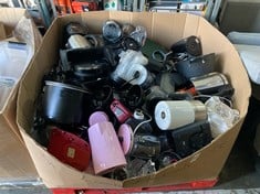 Lot 202  
            Edinburgh SR21 - Delivery Or Collection 

                
PALLET OF KITCHEN & APPLIANCES TO INCLUDE RUSSELL HOBBS PINK KETTLE: LOCATION - F...