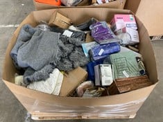 Lot 255  
            Edinburgh SR21 - Delivery Or Collection 

                
PALLET OF GENERAL GOODS TO INCLUDE CASSANDRA HOT WATER BOTTLE WITH PLAIN COLOURED...