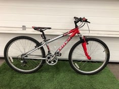 Lot 261  
            Edinburgh SR21 - Delivery Or Collection 

                
TREK 810 GENTS MOUNTAIN BIKE, 16" FRAME, 26" WHEELS, 21 SPEED TRIGGER SHIFT GEARS...