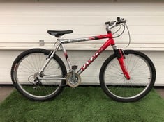 Lot 262  
            Edinburgh SR21 - Delivery Or Collection 

                
SARACEN FAST TRACK GENTS MOUNTAIN BIKE, 20" FRAME, 26" WHEELS, 21 SPEED TRIGGERS ...