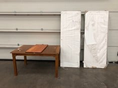 Lot 263  
            Edinburgh SR21 - Delivery Or Collection 

                
QUANTITY OF ITEMS TO INCLUDE JOHN LEWIS BROWN EXTENDING DINING TABLE: LOCATION - ...