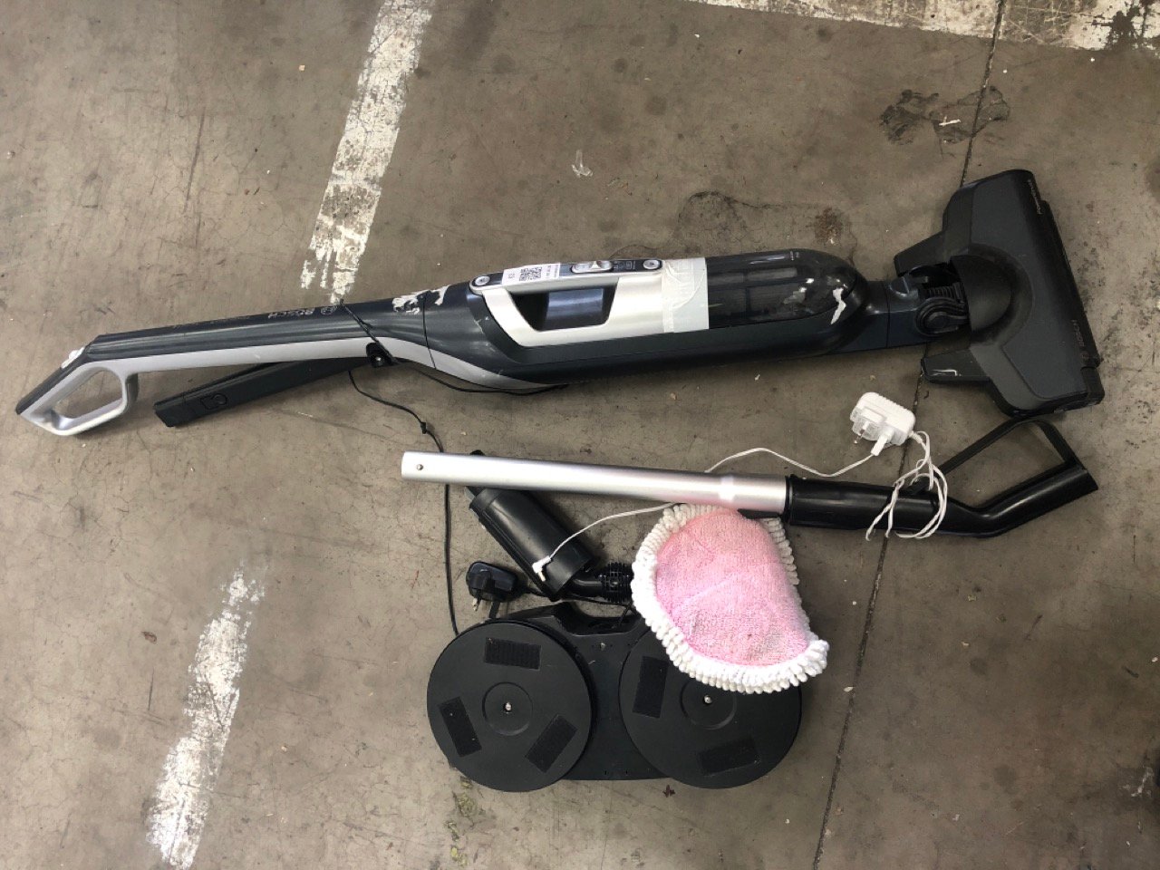 Lot 63  
            Edinburgh SR21 - Delivery Or Collection 

                
QUANTITY OF HOUSEHOLD ITEMS TO INCLUDE BOSCH FLEXXO GEN 2 SERIE 4 HOOVER: LOCATIO...