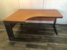 Lot 2  
            Edinburgh SR21 - Collection Only 

                
WOODEN TOP OFFICE DESK - COLLECTION ONLY - LOCATION BOOTH