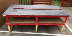 Lot 3  
            Edinburgh SR21 - Collection Only 

                
WOODEN WORKBENCH 244.5 X 122 CM - COLLECTION ONLY - LOCATION BOOTH