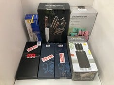 Lot 52  
            Edinburgh SR21 - Collection Only 

                
QUANTITY OF KITCHEN KNIVES TO INCLUDE RUSSELL HOBBS FOOD COLLECTION ELECTRIC CARV...