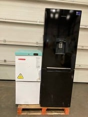 Lot 85  
            Edinburgh SR21 - Collection Only 

                
QUANTITY OF WHITE GOODS ITEMS TO INCLUDE BLACK SAMSUNG FREESTANDING FRIDGE FREEZE...