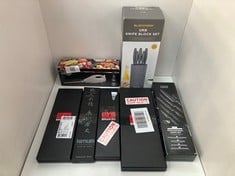 Lot 8  
            Edinburgh SR21 - Collection Only 

                
QUANTITY OF KITCHEN ITEMS TO INCLUDE RUSSELL HOBBS FOOD COLLECTION ELECTRIC CARVI...