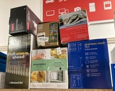 Lot 172  
            Edinburgh SR34RED - Delivery Only 

                
QUANTITY OF KITCHEN & APPLIANCES ITEMS TO INCLUDE RUSSELL HOBBS STEAM GENIE HANDH...