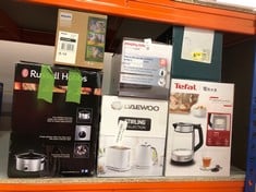 Lot 224  
            Edinburgh SR34RED - Delivery Only 

                
QUANTITY OF KITCHEN & APPLIANCES ITEMS TO INCLUDE PHILIPS 2000 SERIES STEAM IRON ...