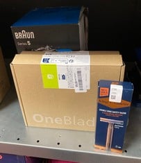 Lot 236  
            Edinburgh SR34RED - Delivery Only 

                
QUANTITY OF HEALTH & BEAUTY ITEMS TO INCLUDE KING C. GILLETTE DOUBLE EDGE SAFETY ...