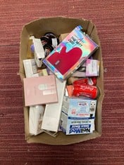 Lot 295  
            Edinburgh SR34RED - Delivery Only 

                
QUANTITY OF HEALTH & BEAUTY ITEMS TO INCLUDE LIP SMACKER - COCA-COLA CAN COLLECTI...