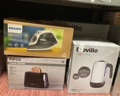 Lot 422  
            Edinburgh SR34RED - Delivery Only 

                
QUANTITY OF KITCHEN & APPLIANCES ITEMS TO INCLUDE PHILIPS 2000 SERIES STEAM IRON ...