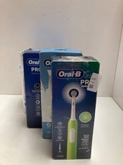 Lot 431  
            Edinburgh SR34RED - Delivery Only 

                
QUANTITY OF HEALTH & BEAUTY ITEMS TO INCLUDE ORAL-B PRO 3 BLACK ELECTRIC TOOTHBRU...