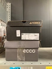 Lot 464  
            Edinburgh SR34RED - Delivery Only 

                
ECCO WOMEN'S MX W SNEAKER, FIG, 8 UK + TERREX EASTRAIL 2 R.RDY UK 7 1/5: LOCATION...