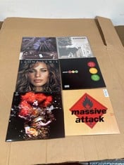 Lot 498  
            Edinburgh SR34RED - Delivery Only 

                
QUANTITY OF TV & AUDIO ITEMS TO INCLUDE THE ROYAL SCAM: LOCATION - F RACK