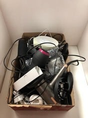 Lot 526  
            Edinburgh SR34RED - Delivery Only 

                
QUANTITY OF HEALTH & BEAUTY ITEMS TO INCLUDE REVLON HAIR DRYER : LOCATION - G RACK