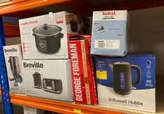 Lot 53  
            Edinburgh SR34RED - Delivery Only 

                
QUANTITY OF KITCHEN & APPLIANCES ITEMS TO INCLUDE RUSSELL HOBBS ELECTRIC KETTLE (...