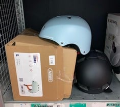 Lot 619  
            Edinburgh SR34RED - Delivery Only 

                
QUANTITY OF SPORTS & EXERCISE ITEMS TO INCLUDE ABUS XOXO BIKE HELMET - CITY HELME...
