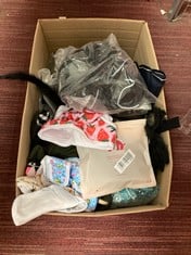 Lot 632  
            Edinburgh SR34RED - Delivery Only 

                
QUANTITY OF PET PRODUCTS ITEMS TO INCLUDE ANIMATE DOG COAT 24'': LOCATION - I RACK