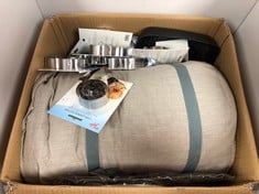 Lot 649  
            Edinburgh SR34RED - Delivery Only 

                
QUANTITY OF ITEMS TO INCLUDE TALA LION COOKIE CUTTER, DETAILED BISCUIT CUTTER FOR...