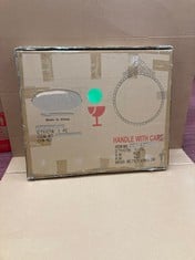 Lot 681  
            Edinburgh SR34RED - Delivery Only 

                
ASTLEY SILVER OVERTON ORNATE MIRROR 85.7 X 71 X 10.3 CM: LOCATION - CORNER RACK