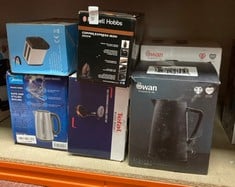 Lot 70  
            Edinburgh SR34RED - Delivery Only 

                
QUANTITY OF KITCHEN & APPLIANCES ITEMS TO INCLUDE RUSSELL HOBBS STEAM IRON - COPP...