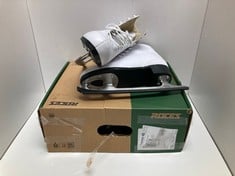 Lot 89  
            Edinburgh SR34RED - Delivery Only 

                
ROCES WHITE ICE SKATES SIZE 6 + ROCES QUAD SKATES SIZE 3.5: LOCATION - A RACK