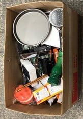 Lot 107  
            Edinburgh SR24 - Delivery Only 

                
QUANTITY OF ITEMS TO INCLUDE LE CREUSET CLASSIC ADJUSTABLE PEPPER MILL GRINDER, C...