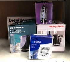 Lot 114  
            Edinburgh SR24 - Delivery Only 

                
QUANTITY OF KITCHEN & APPLIANCE ITEMS TO INCLUDE DAEWOO 1.7L COLOUR CHANGING KETT...