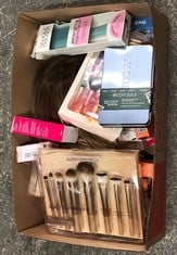 Lot 124  
            Edinburgh SR24 - Delivery Only 

                
QUANTITY OF HEALTH & BEAUTY ITEMS TO INCLUDE SMOOTH APPEAL FACIAL HAIR REMOVER WA...