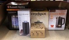 Lot 192  
            Edinburgh SR24 - Delivery Only 

                
QUANTITY OF KITCHEN & APPLIANCES ITEMS TO INCLUDE RUSSEL HOBBS GLASS KETTLE : LOC...