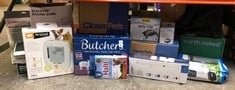 Lot 193  
            Edinburgh SR24 - Delivery Only 

                
QUANTITY OF PET PRODUCTS ITEMS TO INCLUDE FERPLAST CAT & DOG FLAP - ITEMS MAY BE ...