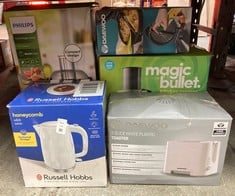 Lot 414  
            Edinburgh SR24 - Delivery Only 

                
QUANTITY OF KITCHEN & APPLIANCES ITEMS TO INCLUDE RUSSELL HOBBS HONEYCOMB ELECTRI...