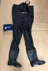 Lot 497  
            Edinburgh SR24 - Delivery Only 

                
SHAKESPEARE SALT MULTIPLIER REEL – LIGHTWEIGHT GRAPHITE BODY, LEVEL WIND SYSTEM, ...