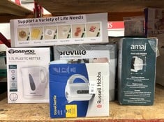 Lot 518  
            Edinburgh SR24 - Delivery Only 

                
QUANTITY OF KITCHEN & APPLIANCES ITEMS TO INCLUDE RUSSELL HOBBS ELECTRIC 0.85L TR...