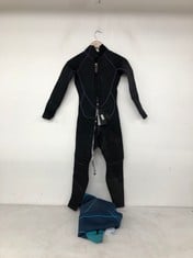 Lot 523  
            Edinburgh SR24 - Delivery Only 

                
MOUNTAIN WAREHOUSE BEACH WETSUIT SIZE 13 YEARS + THERMAL FLEX WETSUIT SIZE 36: LO...