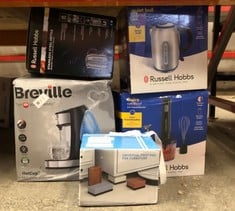 Lot 557  
            Edinburgh SR24 - Delivery Only 

                
QUANTITY OF KITCHEN & APPLIANCES ITEMS TO INCLUDE RUSSELL HOBBS BRUSHED STAINLESS...