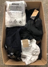 Lot 62  
            Edinburgh SR24 - Delivery Only 

                
QUANTITY OF CLOTHING & APPAREL ITEMS TO INCLUDE MENS CRAGHOPPERS BLUE JEANS : LOC...