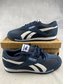 Lot 108  
            Nottingham Luxury Room - Delivery Only 

                
Reebok Classic Sneakers - Size UK 11 (VAT ONLY PAYABLE ON BUYERS PREMIUM)(MPSE528...