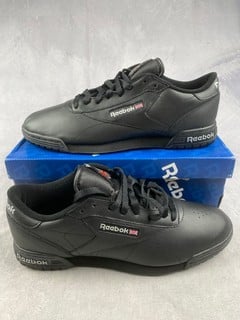 Lot 110  
            Nottingham Luxury Room - Delivery Only 

                
Reebok Classic Sneakers - Size UK 11 (VAT ONLY PAYABLE ON BUYERS PREMIUM)(MPSE528...