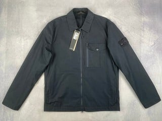 Lot 11  
            Nottingham Luxury Room - Delivery Only 

                
Stone Island 23 Ghost Overshirt, With Tags - Size L RRP £955