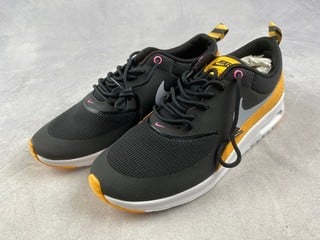 Lot 123  
            Nottingham Luxury Room - Delivery Only 

                
Nike Air Max Thea Sneakers - Size UK 7 (VAT ONLY PAYABLE ON BUYERS PREMIUM)(MPSE5...