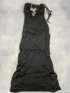 Lot 136  
            Nottingham Luxury Room - Delivery Only 

                
Di Petsa Bells Of Venus Long Dress, With Tag - Size RRP £1,200
