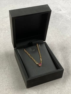Lot 145  
            Nottingham Luxury Room - Delivery Only 

                
Yvonne Leon 18K Yellow Pink Stone Heart Necklace, 41cm, 8.5g