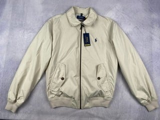 Lot 149  
            Nottingham Luxury Room - Delivery Only 

                
Polo Ralph Lauren Packable Commute Jacket, With Tag & Spare Buttons - Size S (VAT...