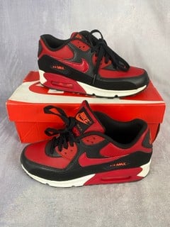 Lot 157  
            Nottingham Luxury Room - Delivery Only 

                
Nike Air Max 90 LTR GS 724821-601, Box - Size UK 5 (VAT ONLY PAYABLE ON BUYERS PR...