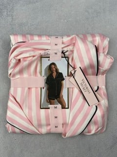 Lot 167  
            Nottingham Luxury Room - Delivery Only 

                
Victorias Secret Satin Shorts Set - M (VAT ONLY PAYABLE ON BUYERS PREMIUM)